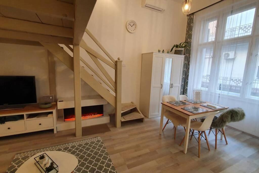 A Nice Apartment In The Heart Of Budapest. Buitenkant foto